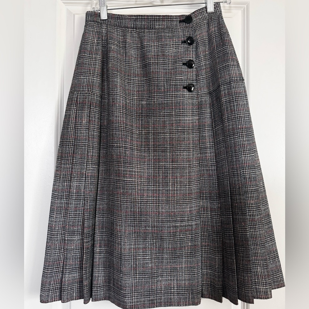 Elegant vintage Plaid pleated Women's Skirt.